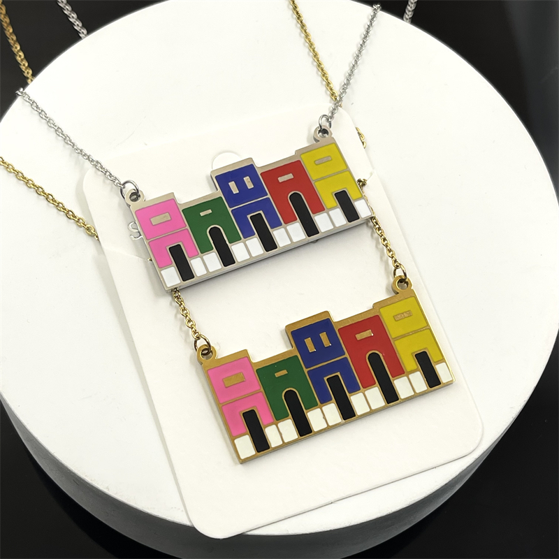 Ethnic Fashion House - Collar con Colgante de Casa de