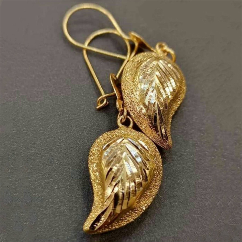 Ethnic Fashion Wear For Women - Pendientes Étnicos de Color Dorado para