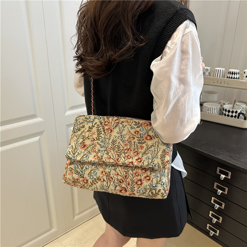 Bolso de Mano Elegante de Esti - Urban Ethnic Fashion reseña y precio