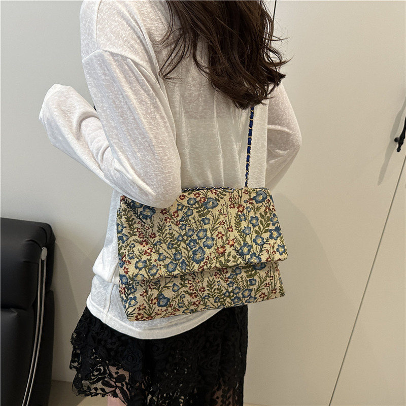 Bolso de Mano Elegante de Esti - Urban Ethnic Fashion reseña y precio