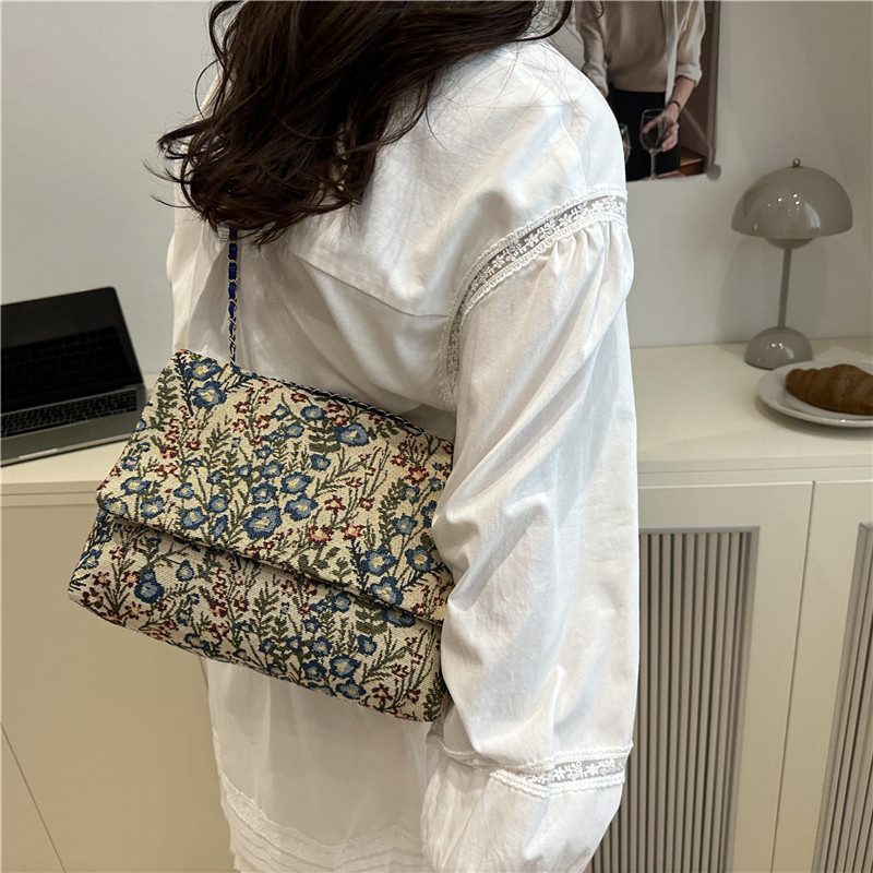 Bolso de Mano Elegante de Esti - Urban Ethnic Fashion reseña y precio